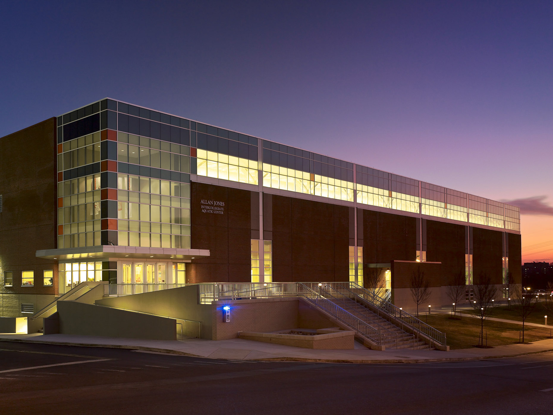 University of Tennessee Allan Jones Intercollegiate Aquatics Center by HNTB photographed by Brad Feinknopf based in COlumbus, Ohio