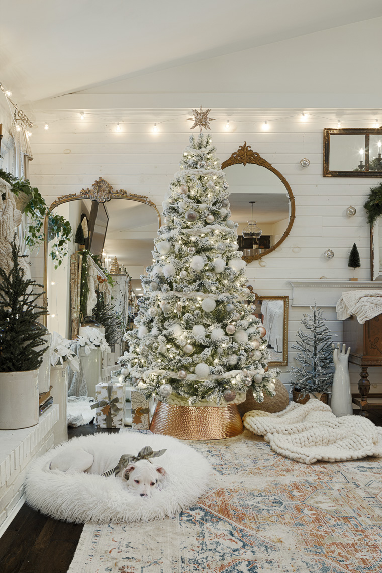 West Chester Private Residence for Flea Market Decor 2020 Holiday Issue photographed by Lauren K Davis based in Columbus, Ohio