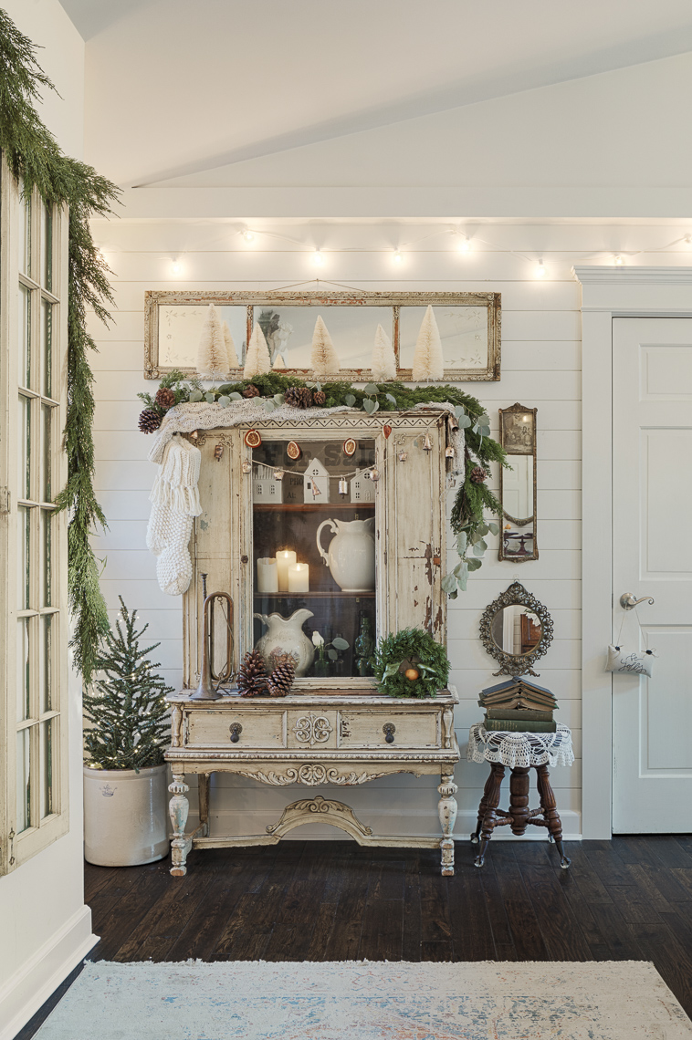 West Chester Private Residence for Flea Market Decor 2020 Holiday Issue photographed by Lauren K Davis based in Columbus, Ohio